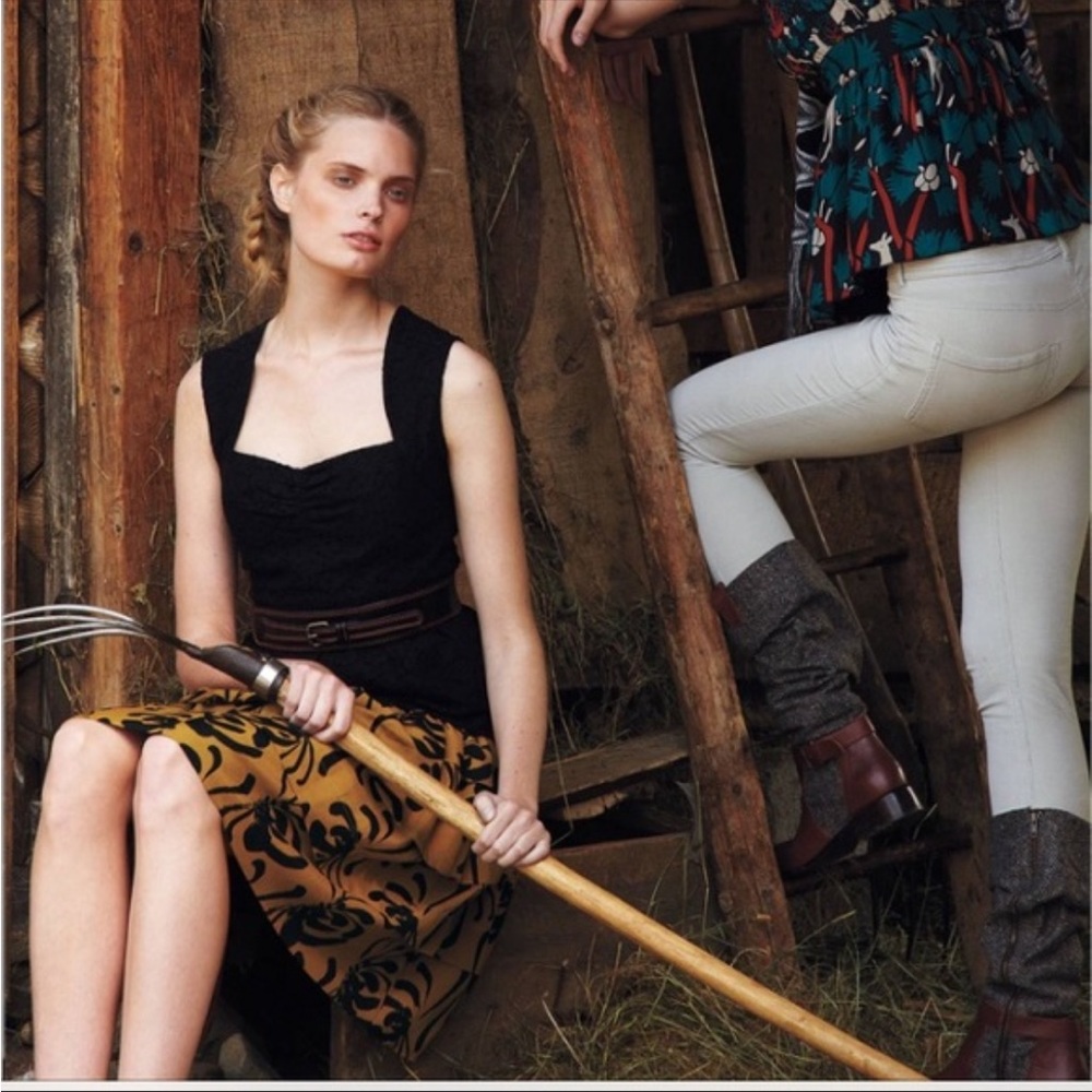 Anthropologie Sariah Calligraphy Strokes Skirt size 0